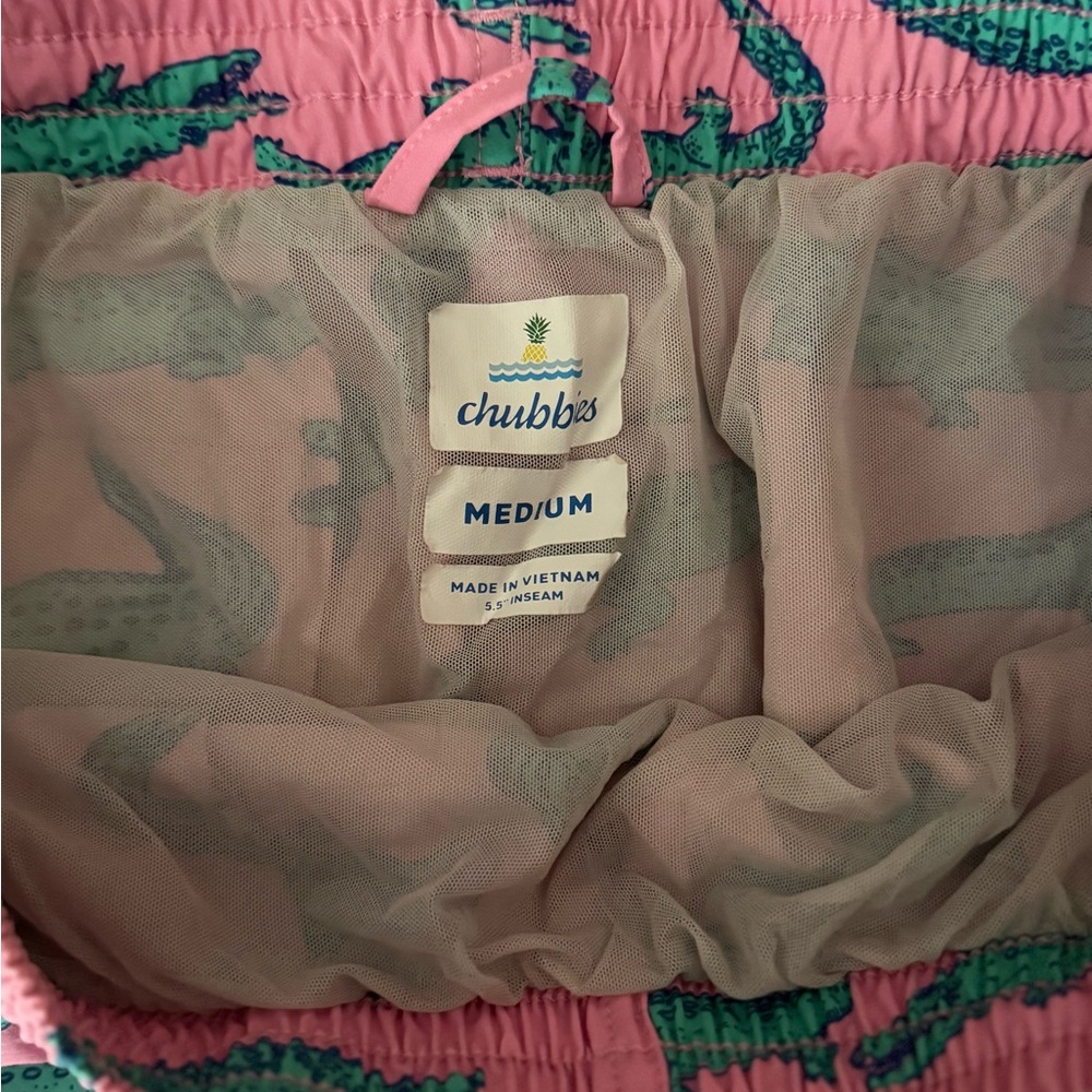 Chubbies Pink Shorts with Green Alligator Design - Picture 2 of 3